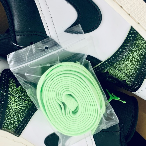 Nike Air Jordan 1 Low SE ‘Electric Green’ GS | Green/ White/Black | UK 5.5 - Picture 5 of 9